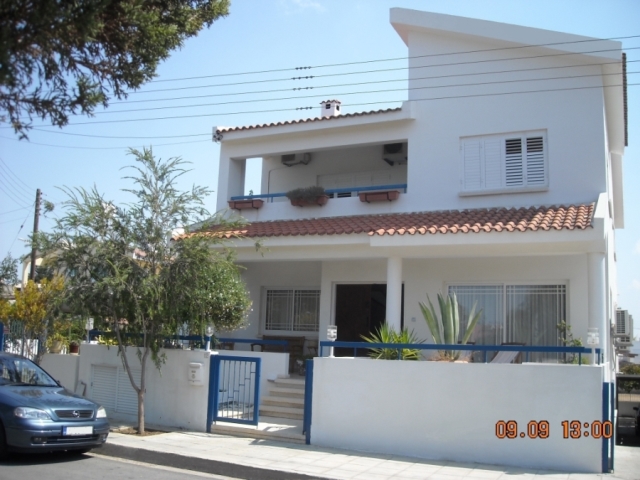 (For Sale) Residential Detached house || Nicosia/Strovolos - 520 Sq.m, 5 Bedrooms, 650.000€ 